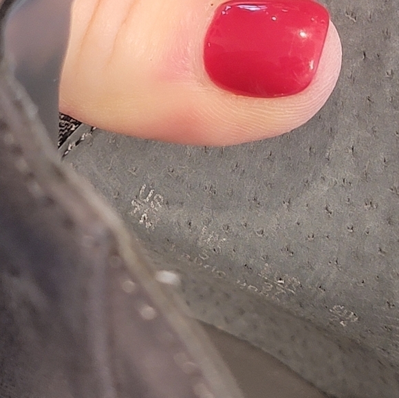 Carlos by Carlos Santana The Marteen Laser Cut Ankle Bootie Gray Suede Size 7 - Picture 5 of 10